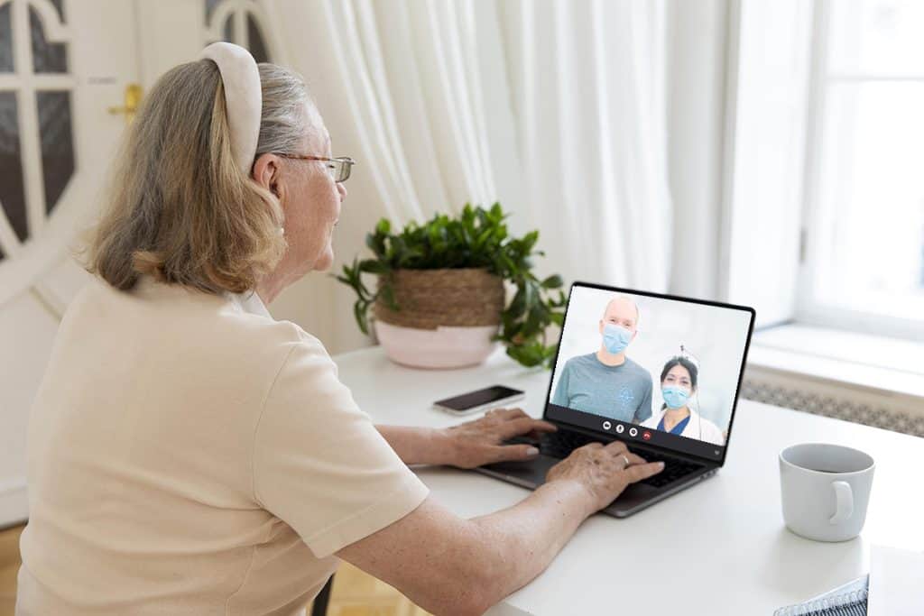 Patient requesting emergency crown care by video call